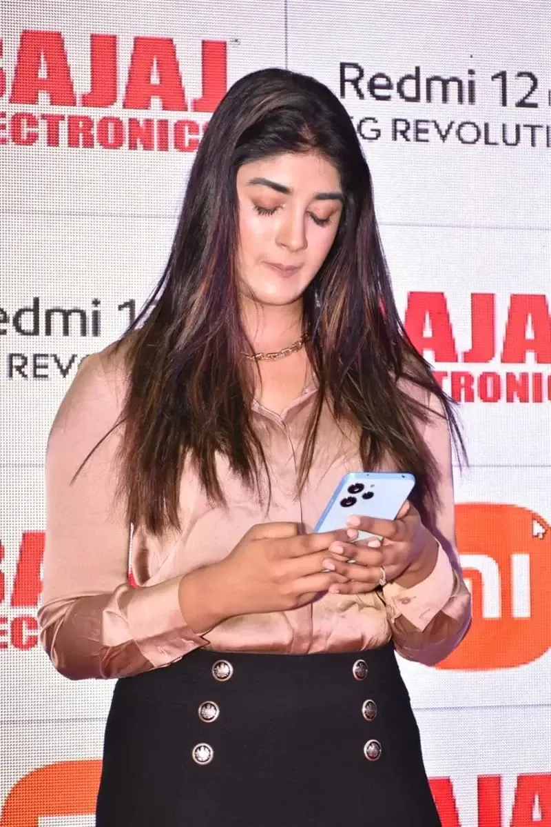 TELUGU ACTRESS DIMPLE HAYATHI LAUNCHED NEW REDMI 12 5G MOBILE 4